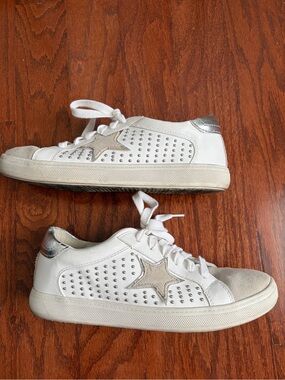 Steve Madden Amalfi White and Silver Star Studded Sneakers, size 7.5